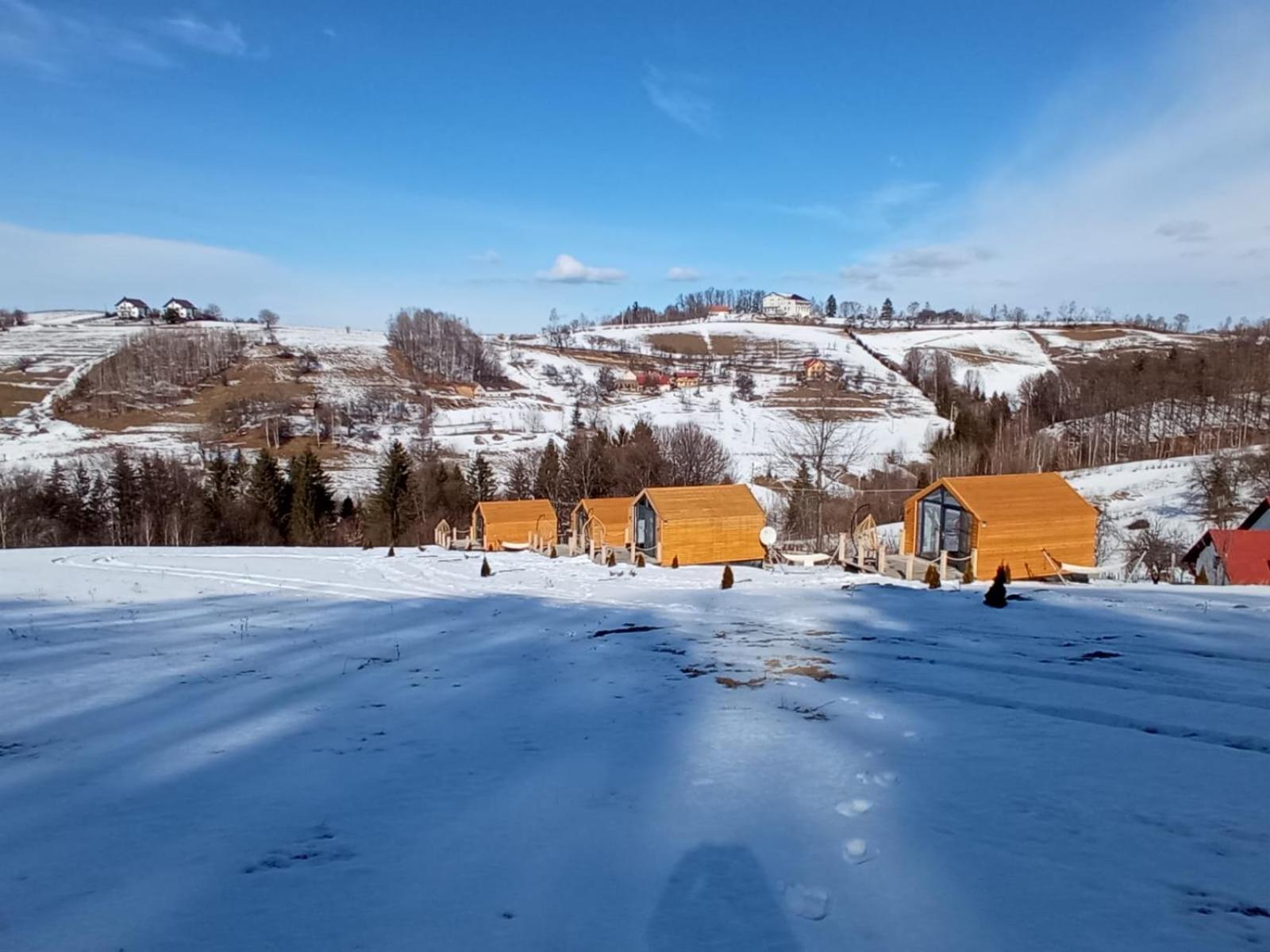 My Little Village Poiana Mărului Eksteriør billede